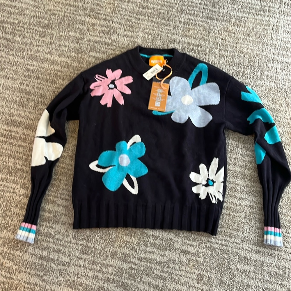 Nwt wispr floral crew sz medium